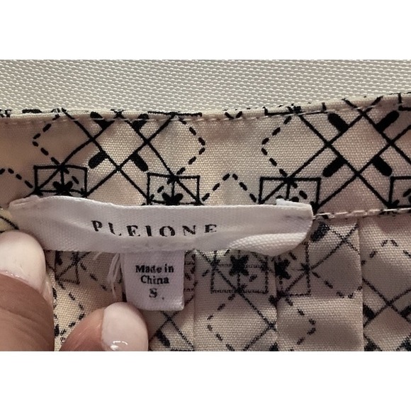 Pleione Womens  Cream Black Geometric  Blouse Top sz S V-Neck Long Sleeve - Picture 8 of 8